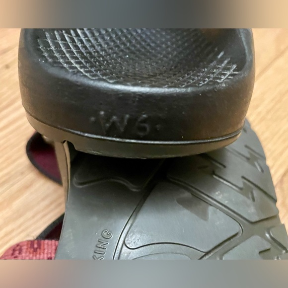 CHACO Women's Hiking Sandals Red/Black Size 6 - Picture 5 of 13